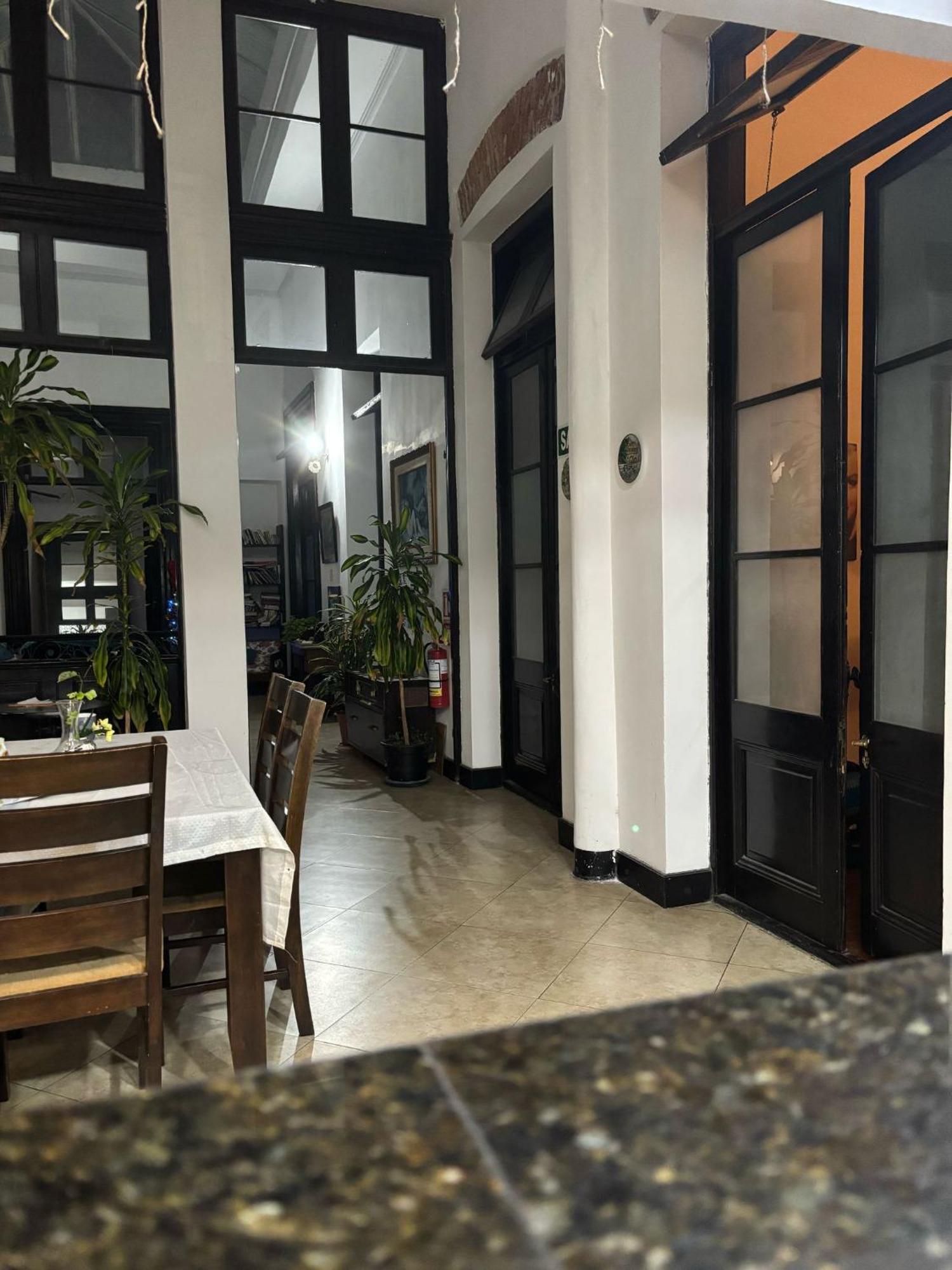 Montevideo Chic Hostel ภายนอก รูปภาพ